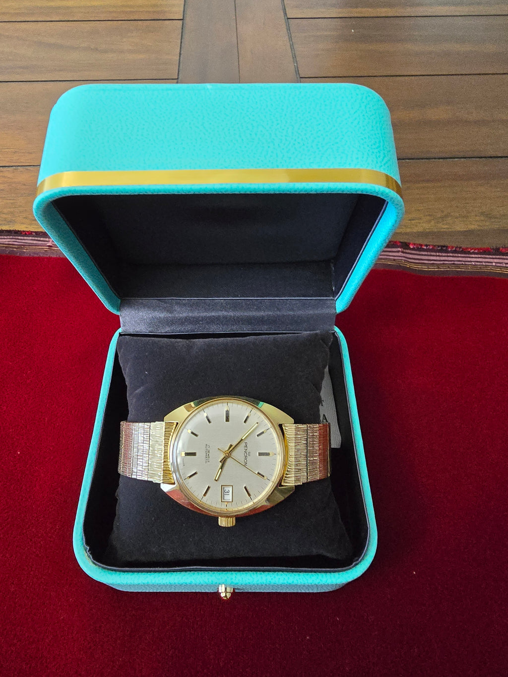 Vintage Swiss Automatic Gold Watch – Classic Luxury Style