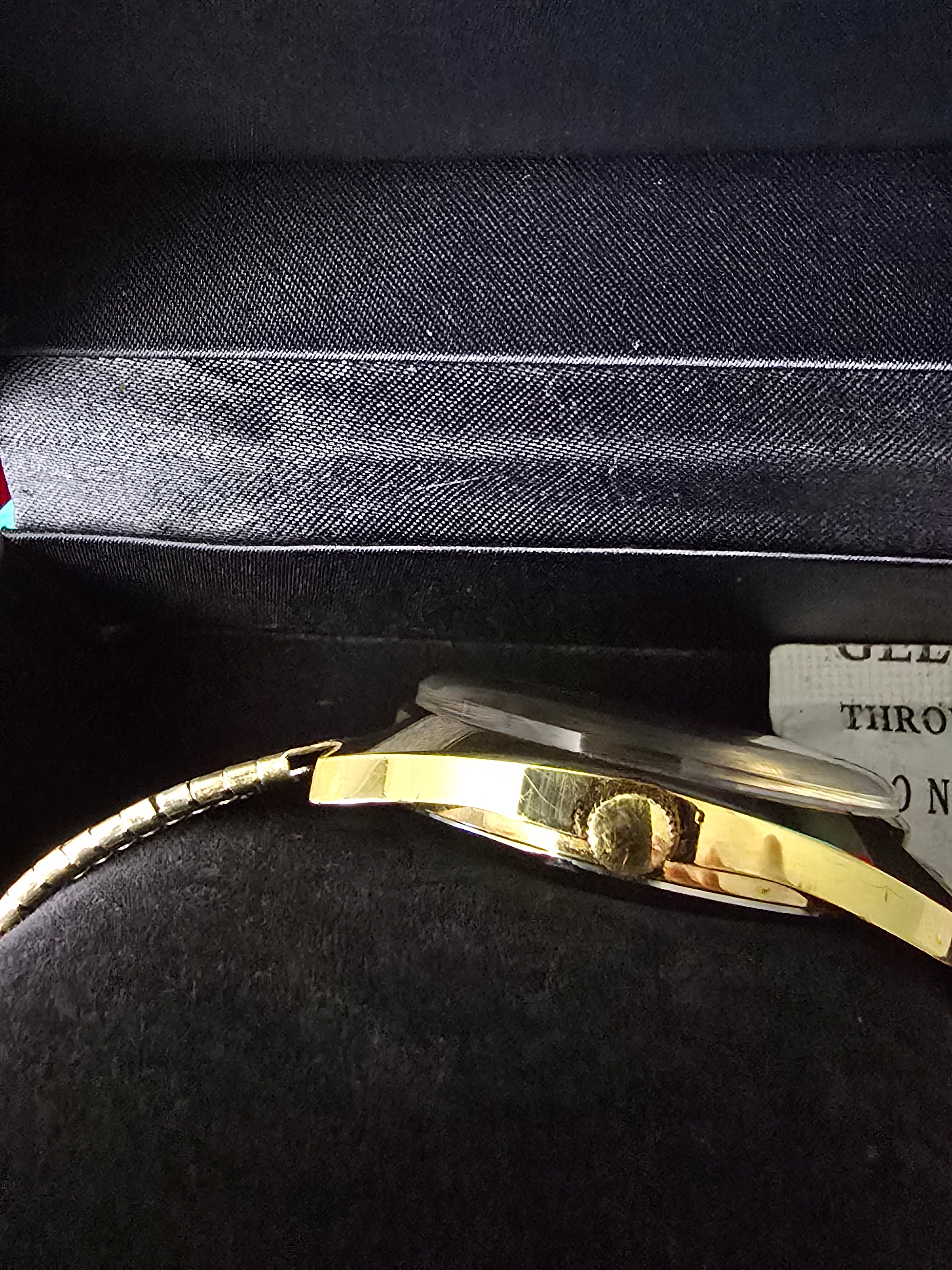 Vintage Swiss Automatic Gold Watch – Classic Luxury Style