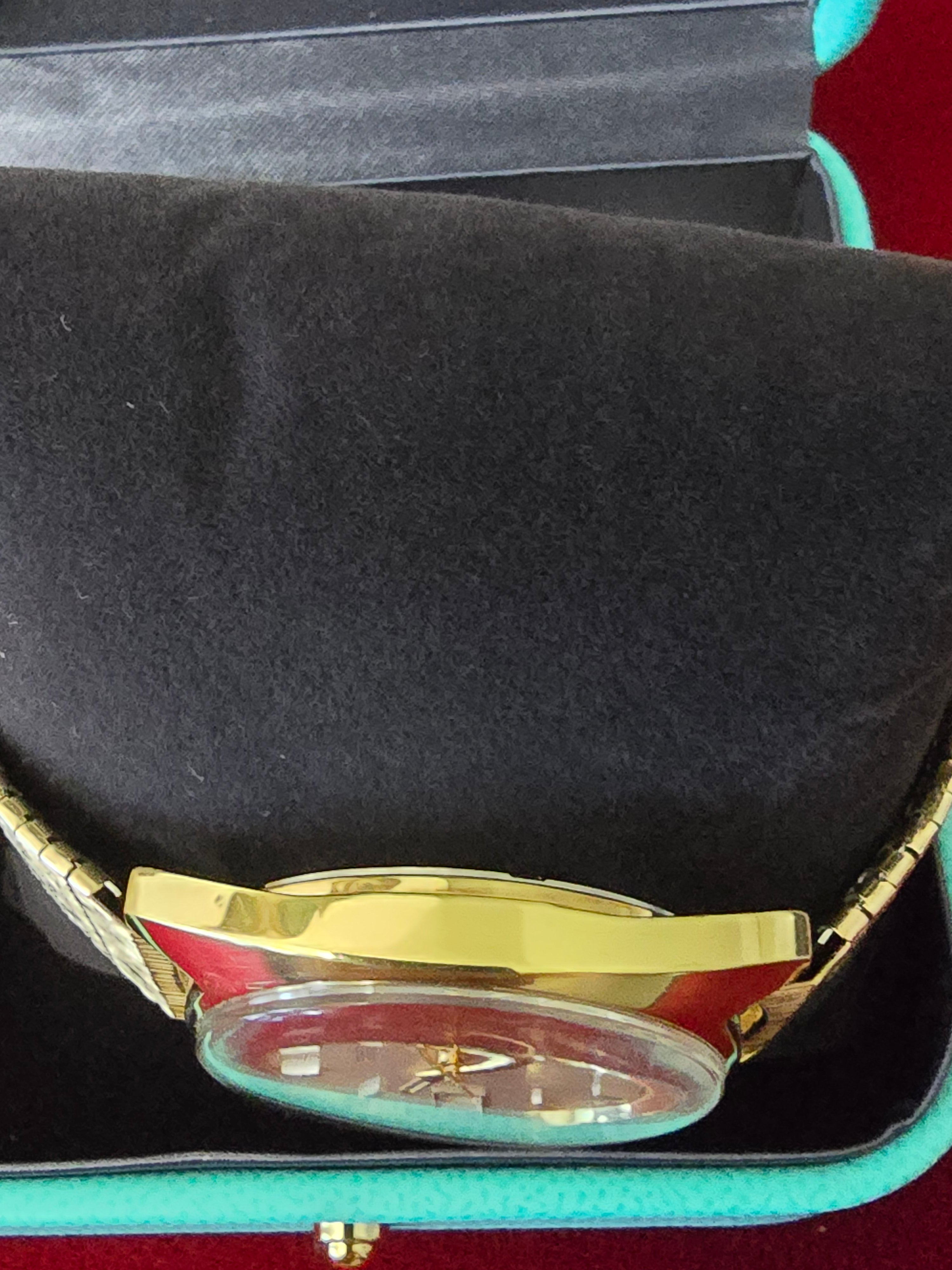 Vintage Swiss Automatic Gold Watch – Classic Luxury Style