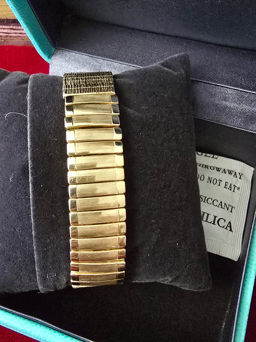 Vintage Swiss Automatic Gold Watch – Classic Luxury Style