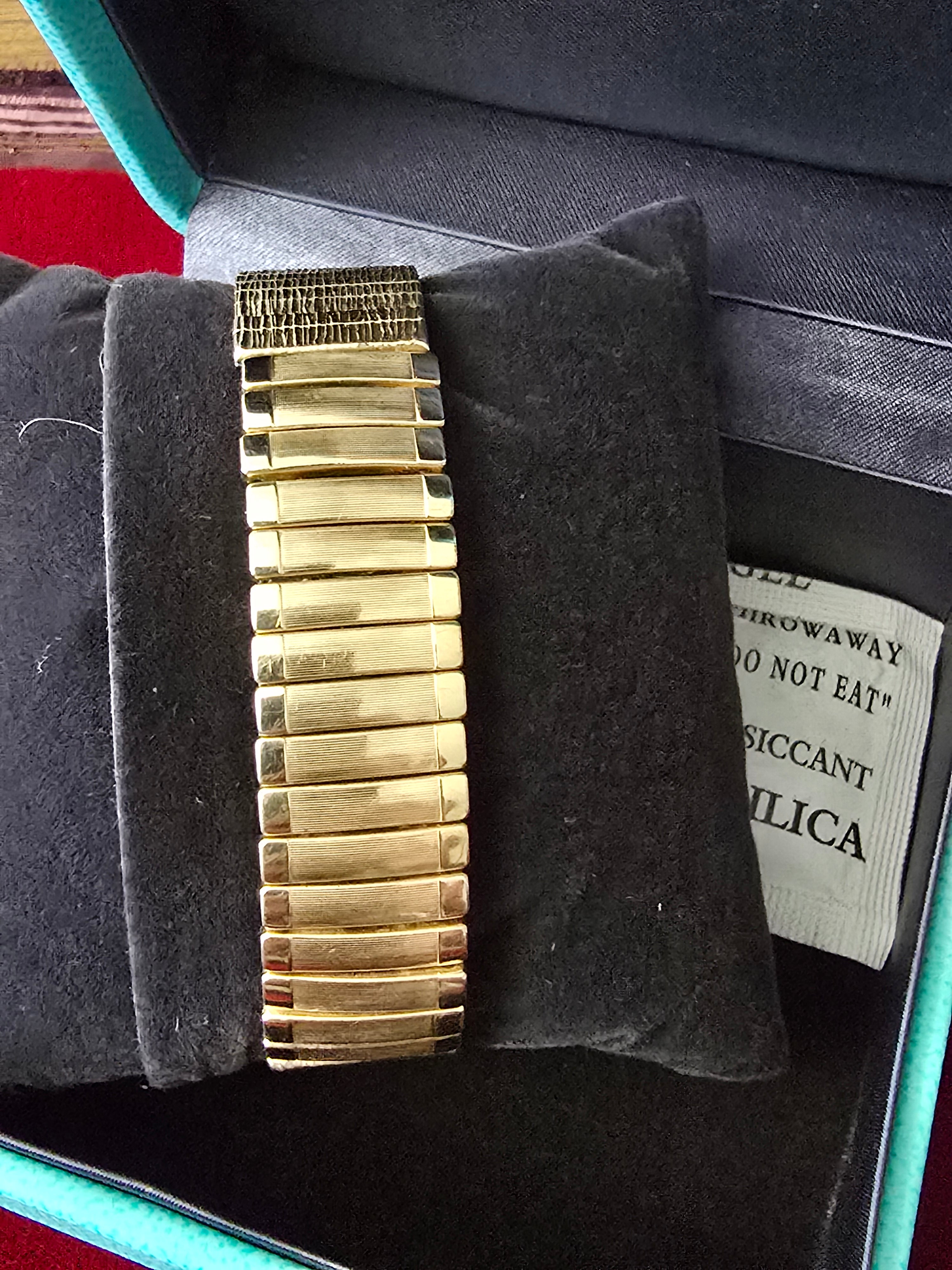 Vintage Swiss Automatic Gold Watch – Classic Luxury Style