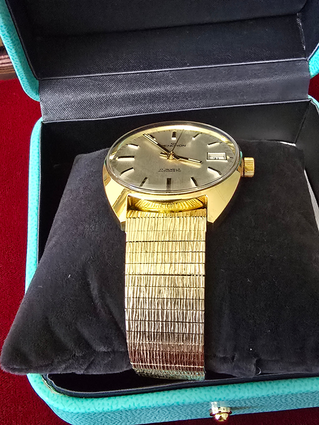 Vintage Swiss Automatic Gold Watch – Classic Luxury Style