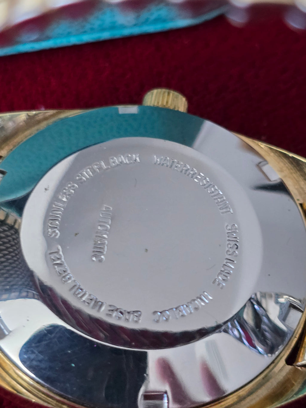 Vintage Swiss Automatic Gold Watch – Classic Luxury Style