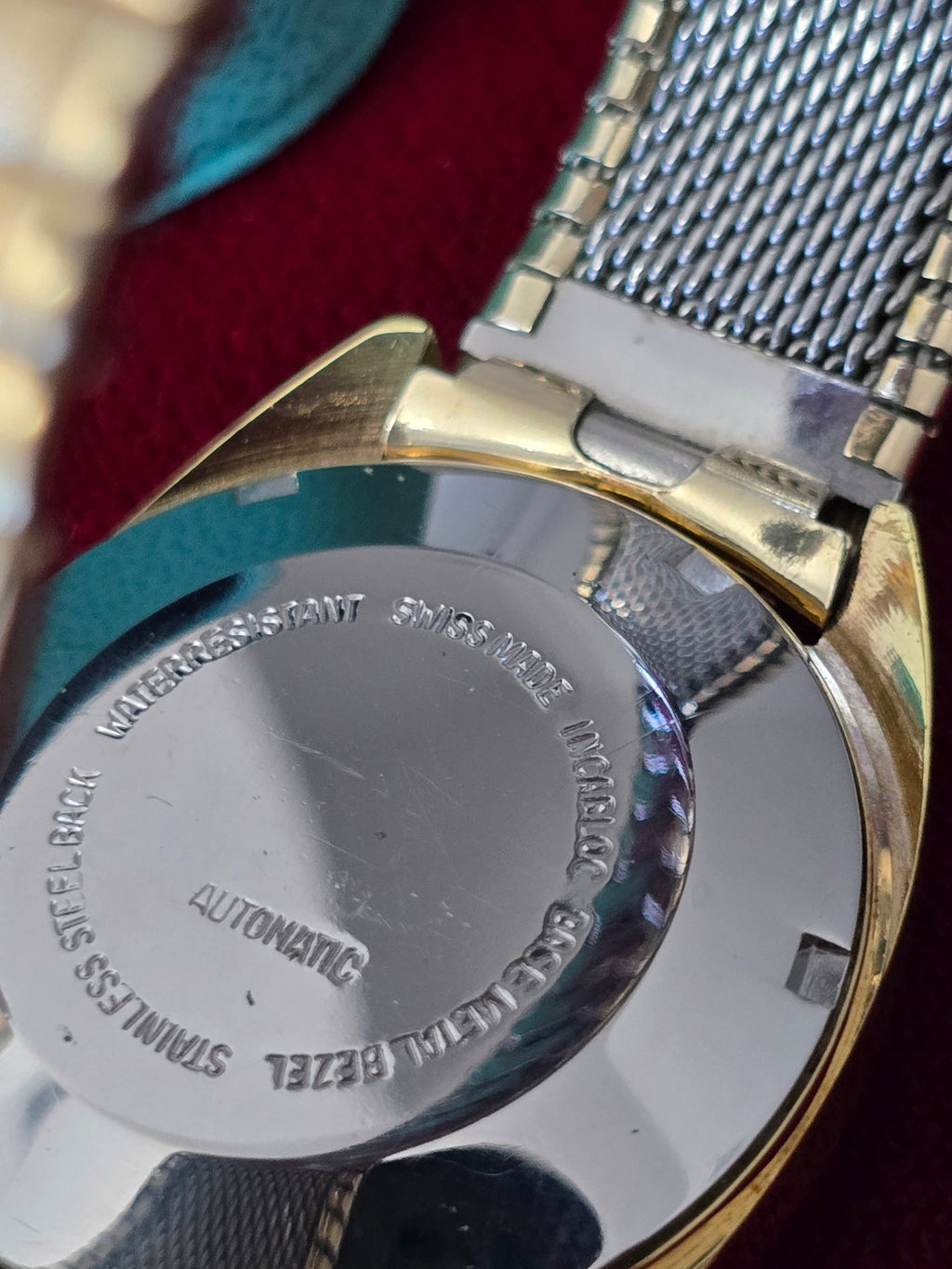 Vintage Swiss Automatic Gold Watch – Classic Luxury Style