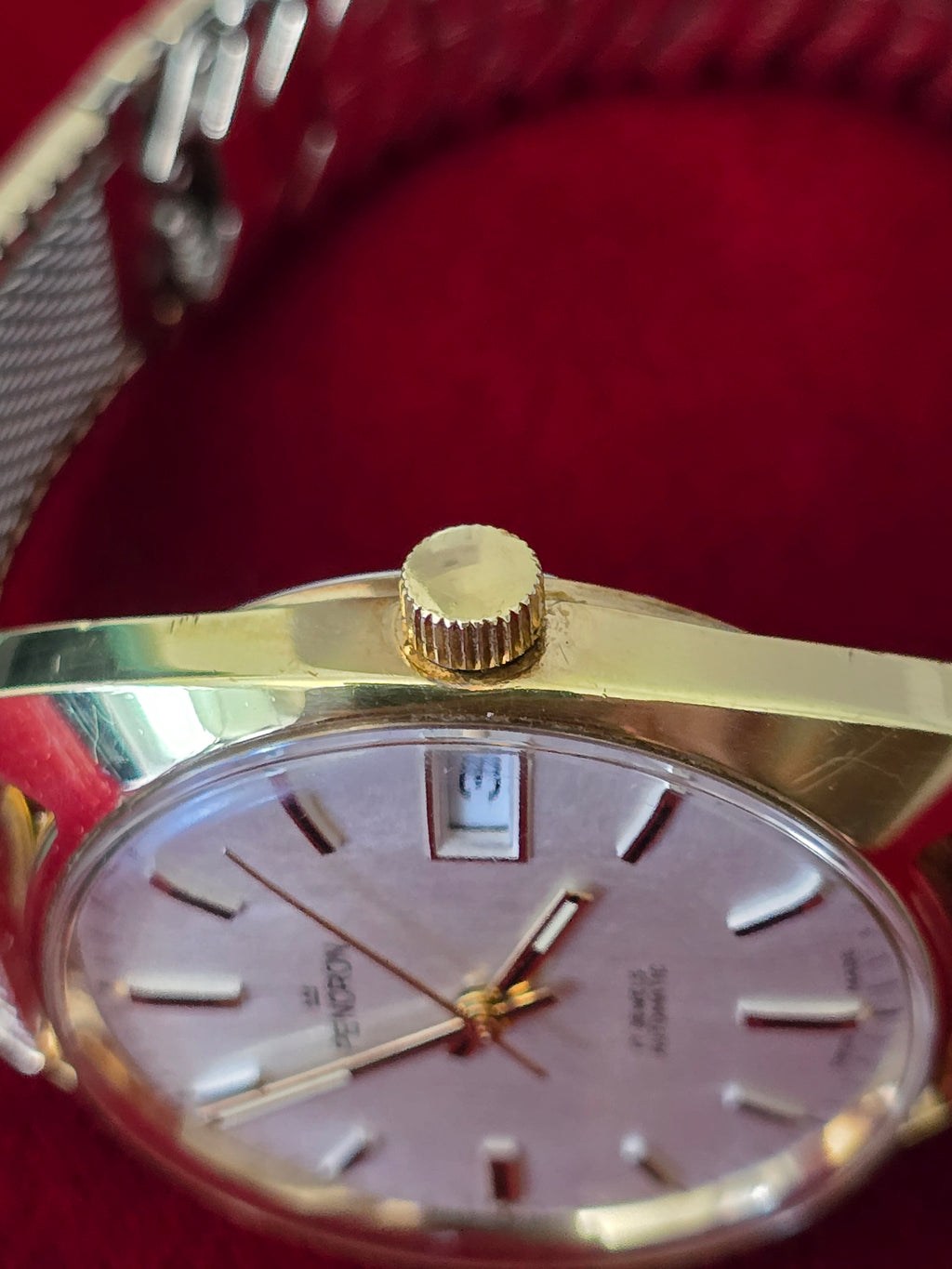 Vintage Swiss Automatic Gold Watch – Classic Luxury Style