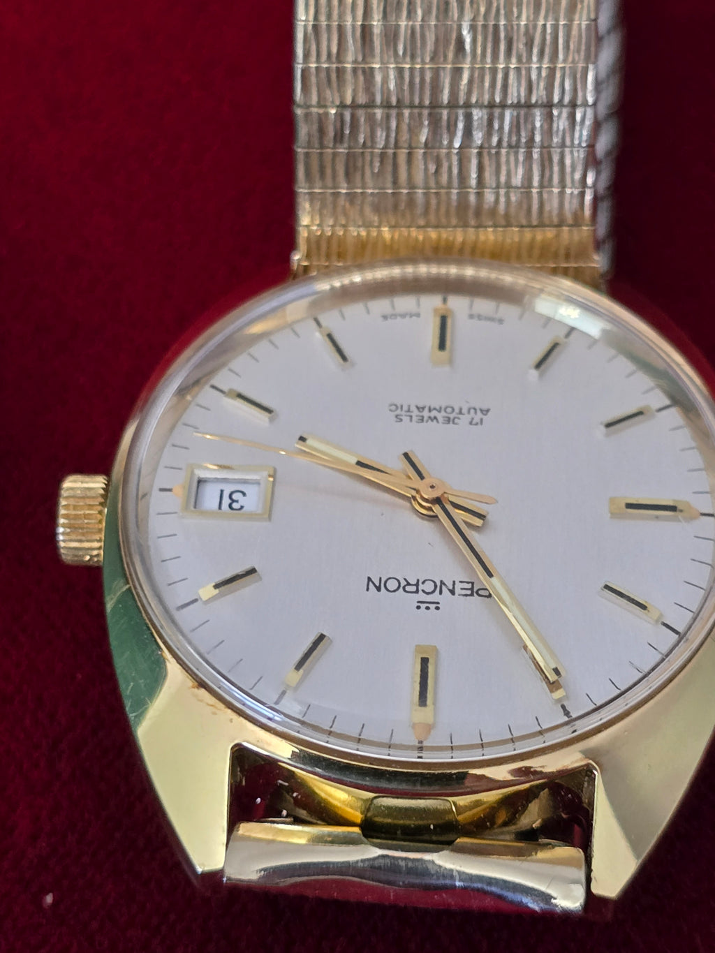 Vintage Swiss Automatic Gold Watch – Classic Luxury Style