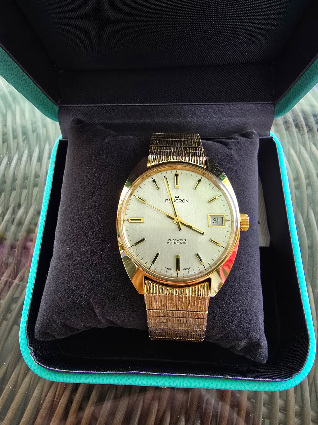 Vintage Swiss Automatic Gold Watch – Classic Luxury Style
