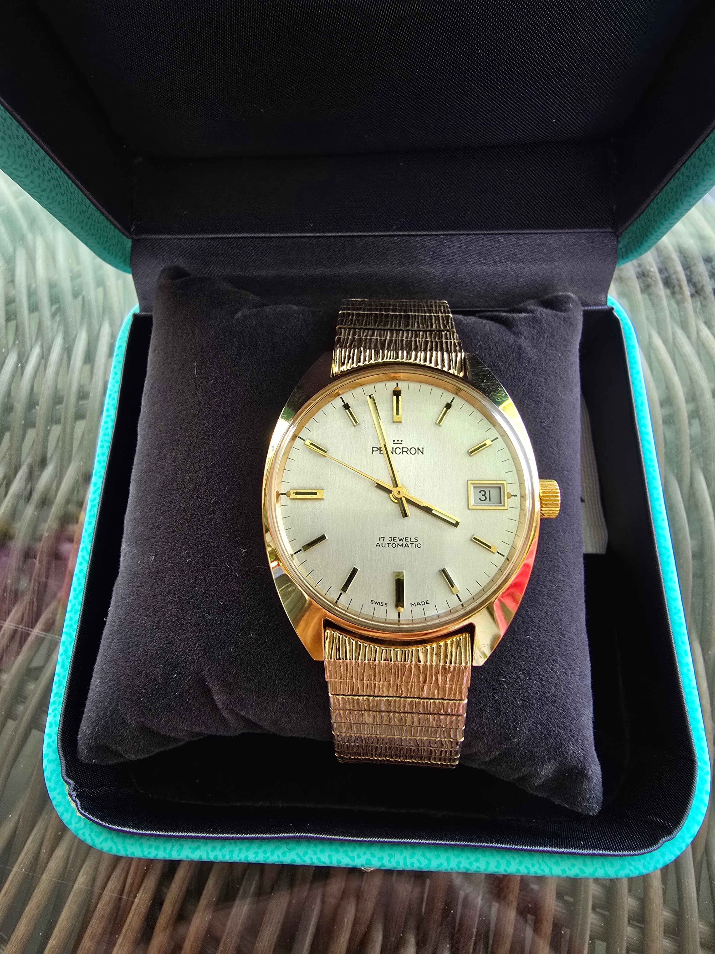 Vintage Swiss Automatic Gold Watch – Classic Luxury Style